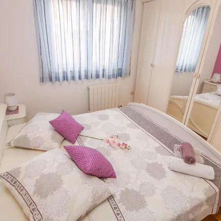 Olive 4+2 Apartment Makarska
