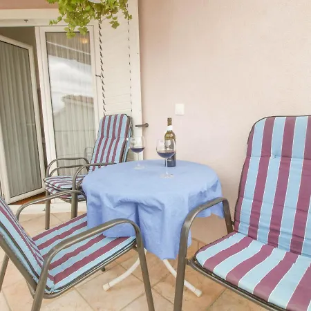 Apartment Olive 4+2 Makarska