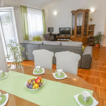 Apartment Olive 4+2 *