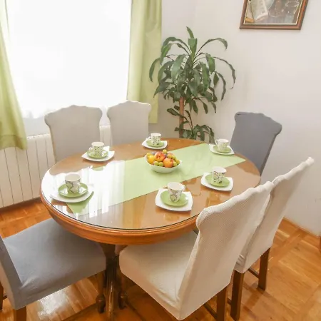 Olive 4+2 Makarska