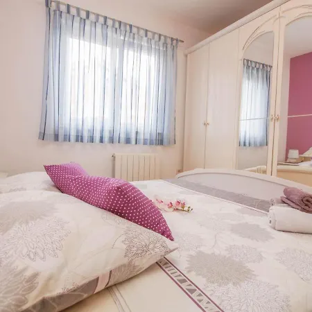 Olive 4+2 Apartment Makarska